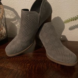 Bare traps Rizzo booties